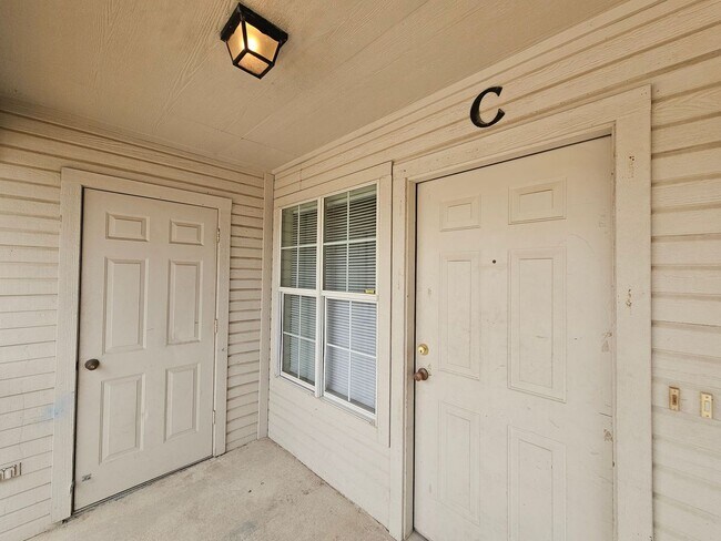 Building Photo - 2309 Terrace Dr