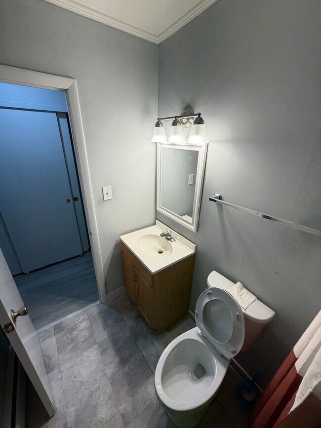 Foto del edificio - 821 Bode Rd