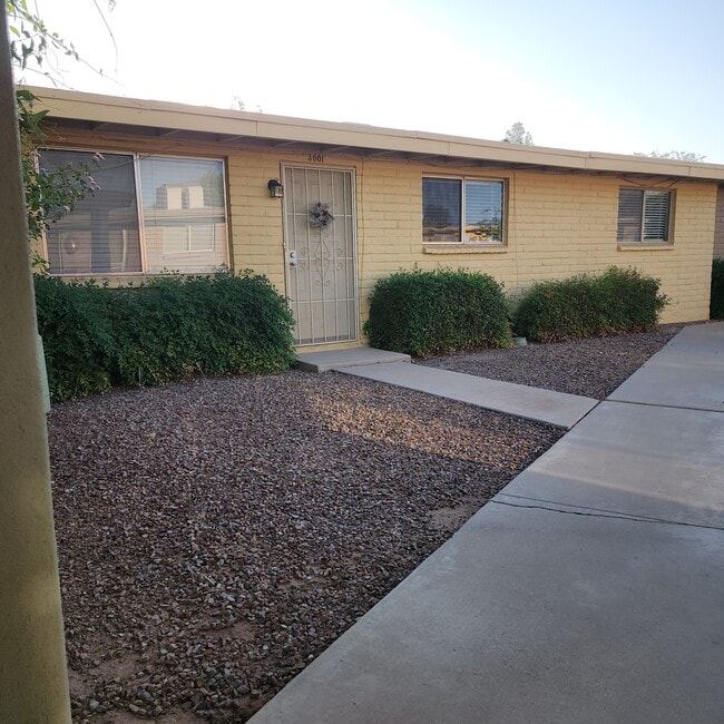 Building Photo - 3001 E Blacklidge Dr