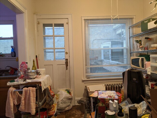 Building Photo - 1073 Gage St