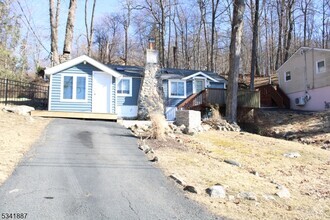 Building Photo - 4 Log Cabin Terrace