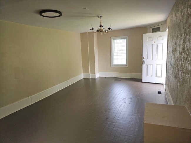 Living room - Bedroom - 1165 York Rd