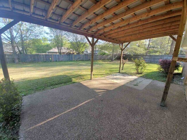 Building Photo - 208 Foxwood Cove