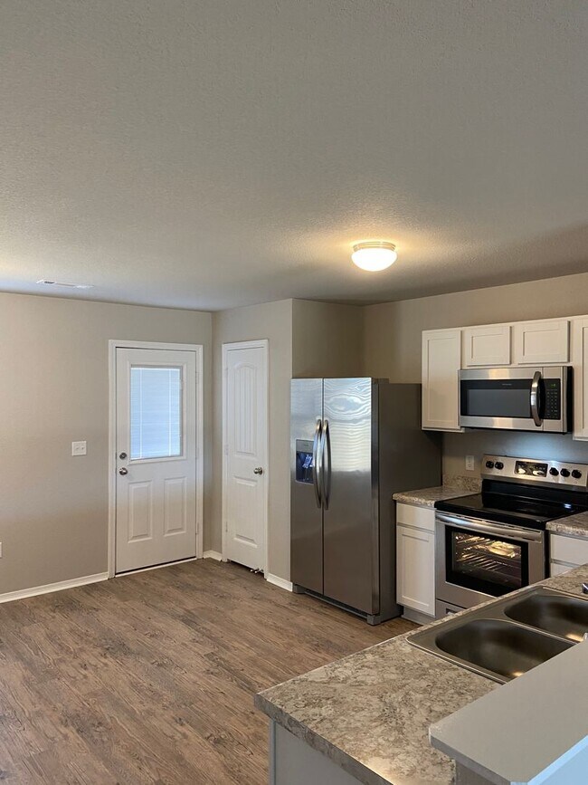 Foto del edificio - *Pre-Leasing* Four Bedroom | Two Bathroom ...