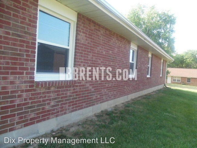 Building Photo - 4894 Mercedes Dr
