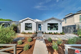 Building Photo - 2415 Cloverfield Blvd