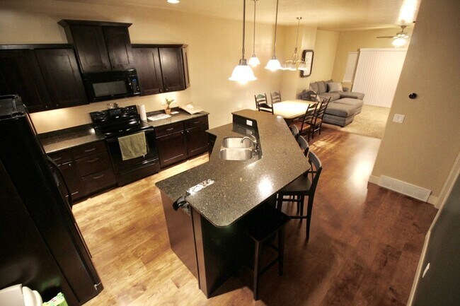 Foto del edificio - 3734 Prairiewood Drive