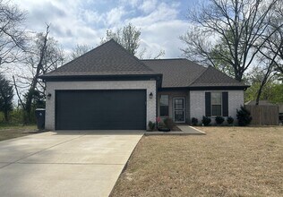 Building Photo - 401 Park St