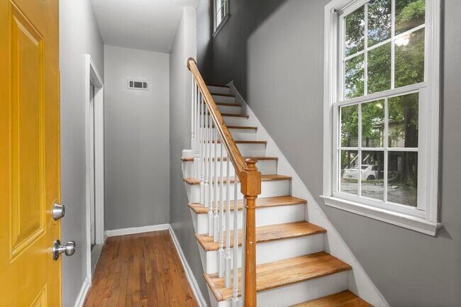 Foto del edificio - 869 Hall St NW