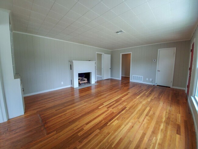 Foto del edificio - 3 Bed 1 Bath Home in Shawnee