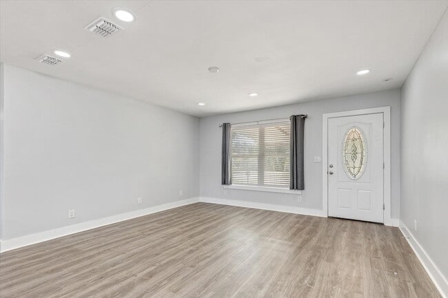 Building Photo - 6643 Greenfern Ln