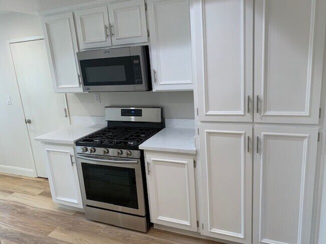 Building Photo - Pleasanton Valley, Pleasanton, 3 Br.+ Retreat, 2 Ba., Near Downtown and Top Schools