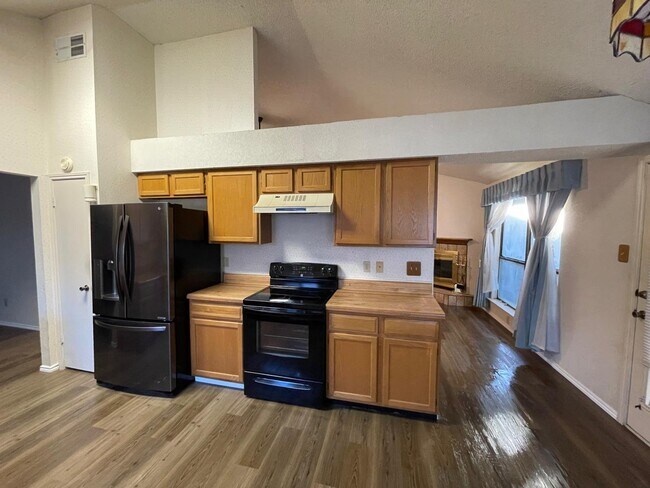 Foto del edificio - 3108 Creekwood Ln