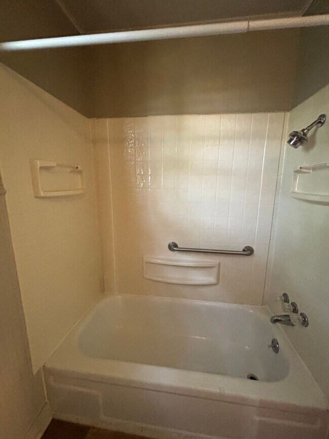 Foto del edificio - Home For Rent in SW Ardmore!