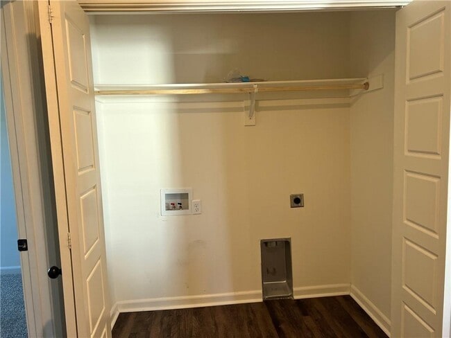 Building Photo - 820 S Parrot Ln