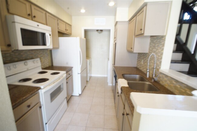 Foto del edificio - 8263 Sands Point Dr