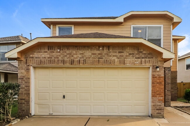 Building Photo - 7423 Village Lake Dr