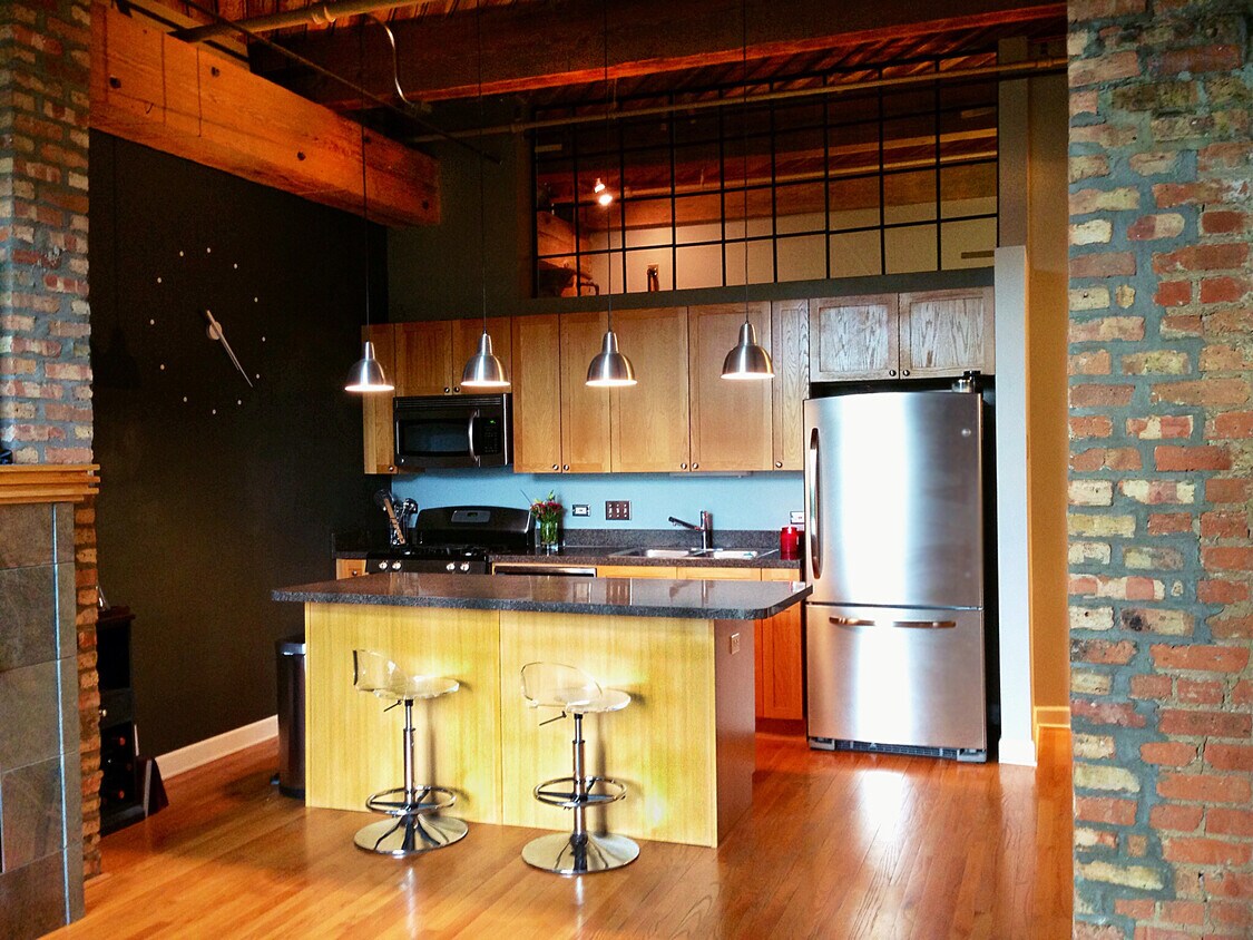 Primary Photo - 1330 W Monroe St