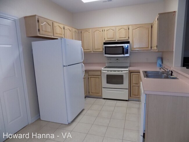 Building Photo - 3 br, 2.5 bath House - 842 Worcester Way