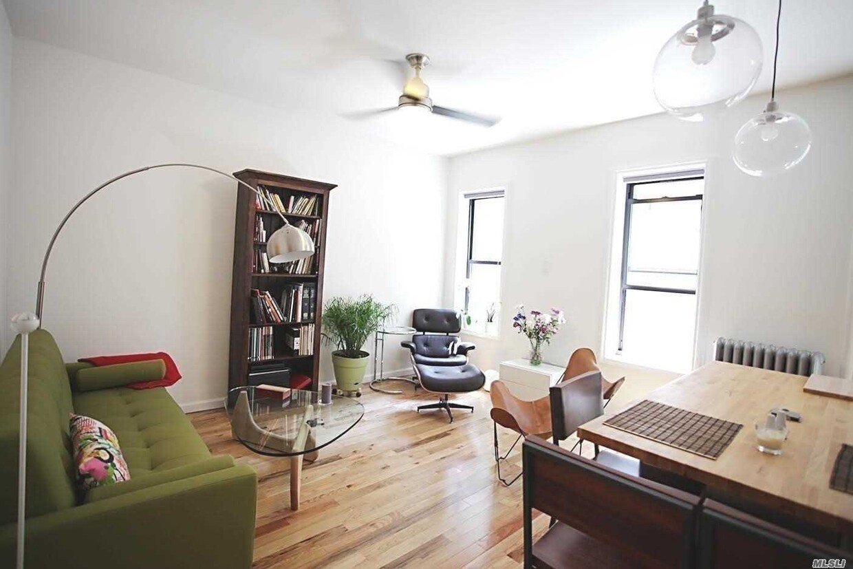 Primary Photo - 590 Parkside Ave