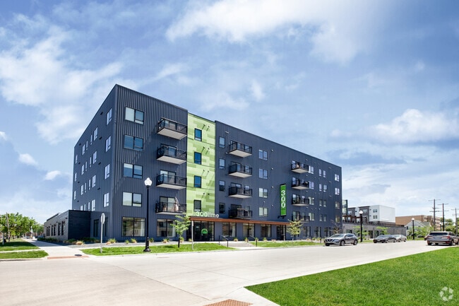 Building Photo - 300 Lime_OLD