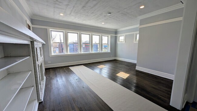 Foto del edificio - 5028 W Lawrence Ave