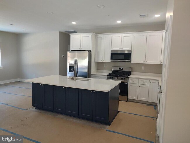 Foto del edificio - 112 W Main St