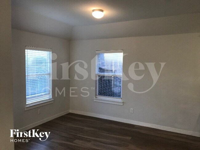 Building Photo - 9005 Dameron Dr