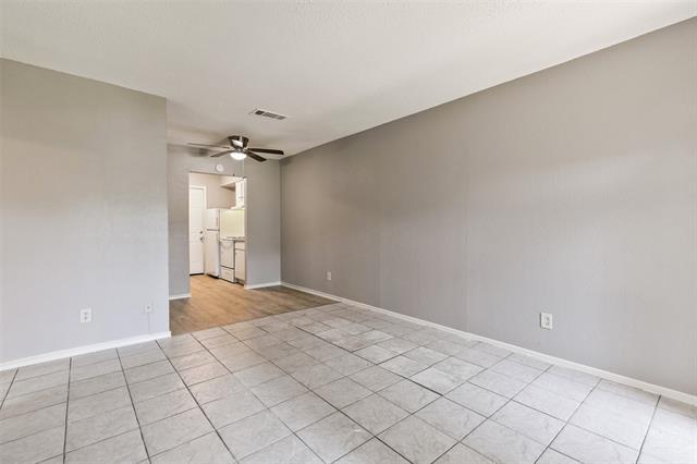 Building Photo - 811 Redbird Dr