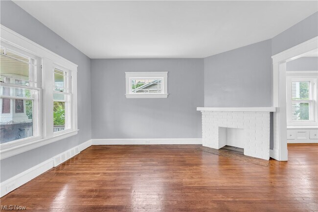 Foto del edificio - 1239 W 115th St