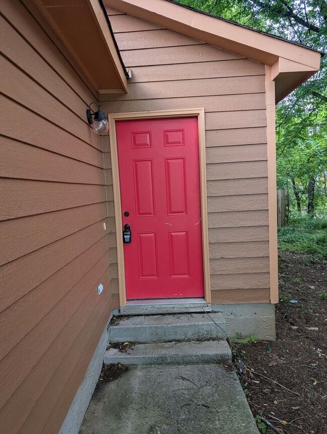 Building Photo - 4208 Chalet Cir NW