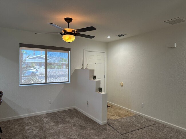 Foto del edificio - PENDING Furnished/or Un-Furnished - Pool h...