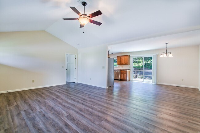 Foto del edificio - Between Brevard & Hendersonville