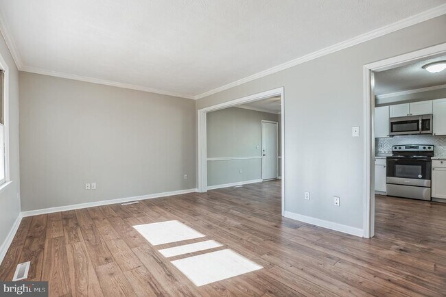 Foto del edificio - 670 White Rock Rd