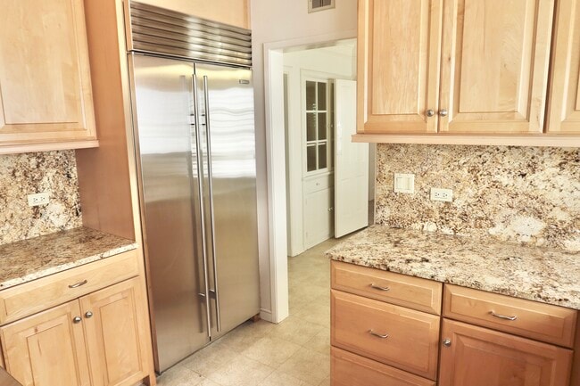 Kitchen - 210 S Spalding Dr