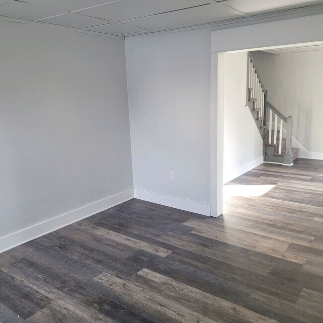 Foto del edificio - Completely remodeled TWO BEDROOM Twin