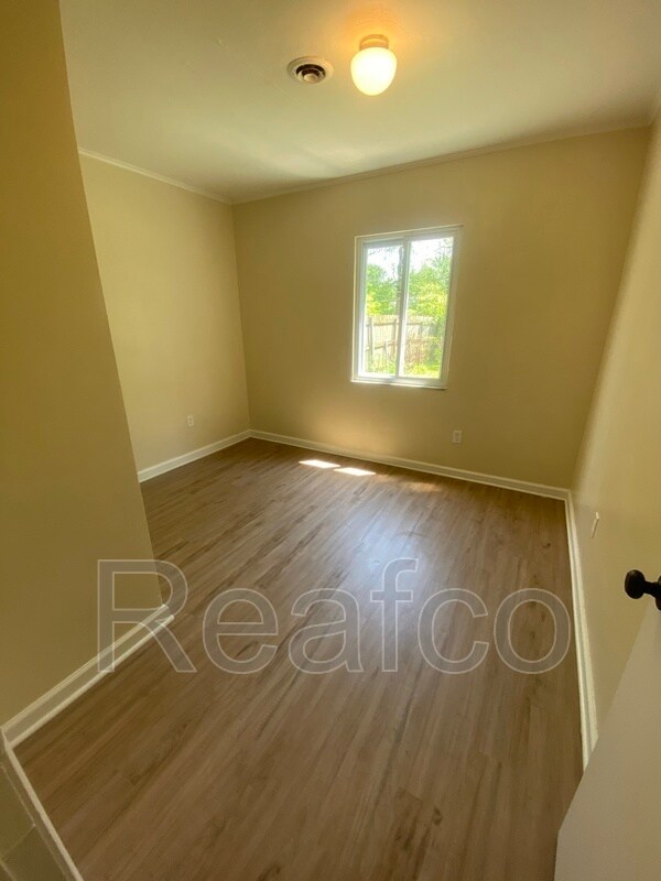 Building Photo - 1432 1/2 Oakwood Ave