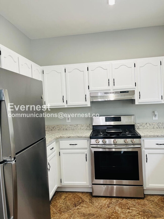 Building Photo - 11925 Long Forest Dr