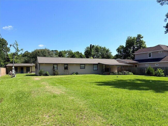 Foto del edificio - 17807 Dean Ct