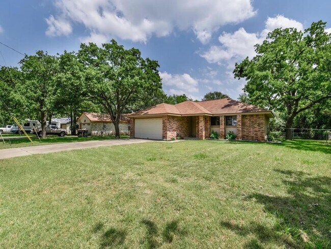 Foto del edificio - 506 Lakeway Dr