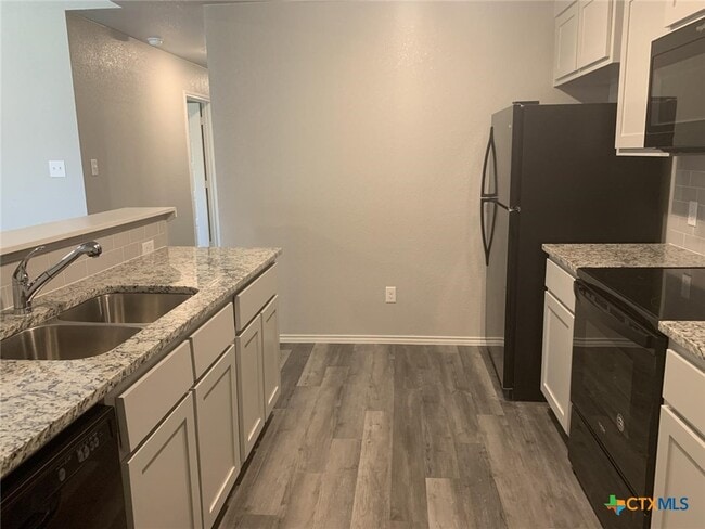 Building Photo - 716 B Kimble Dr