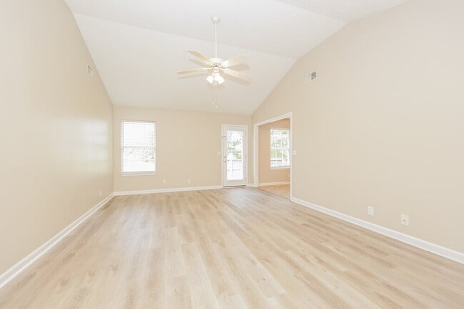 Building Photo - 1102 Nahanee Ct