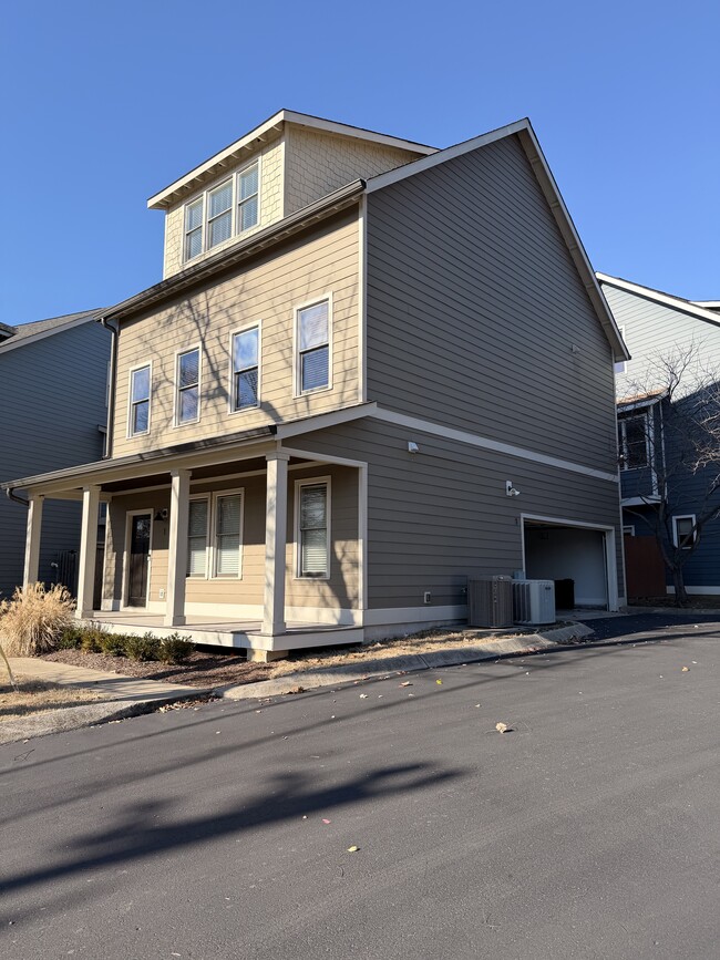 Building Photo - 414 Acklen Park Dr