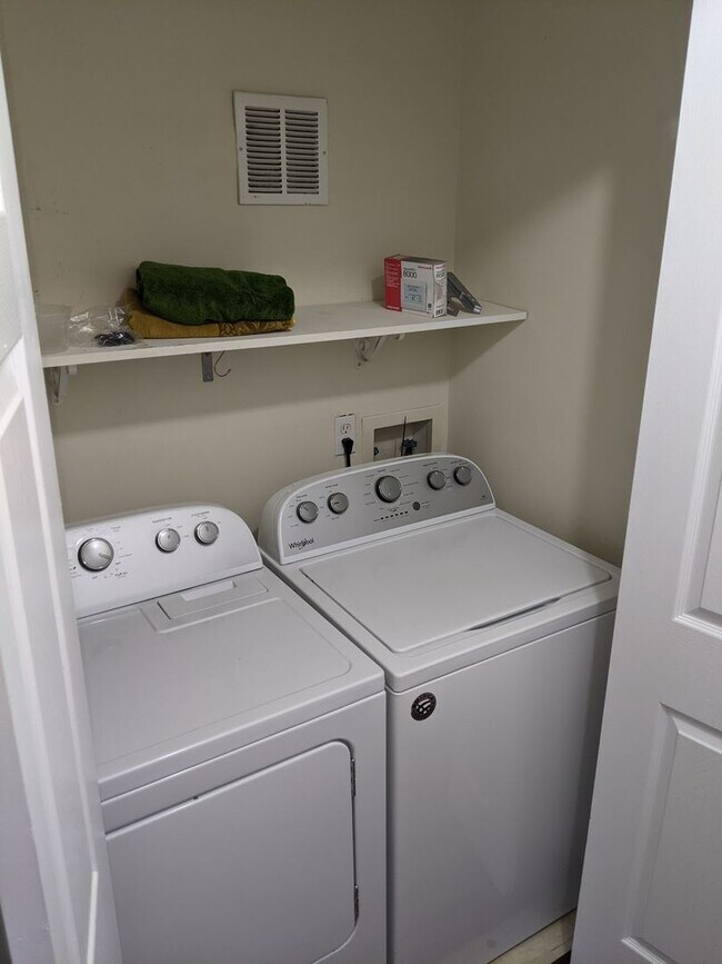 Foto del edificio - 105 Starlite Dr