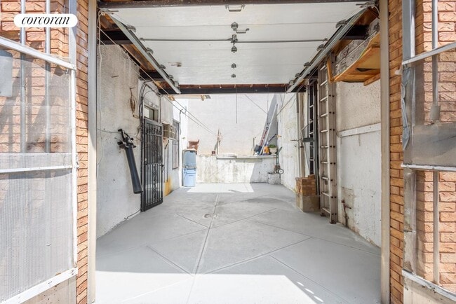 Building Photo - 470 Humboldt St