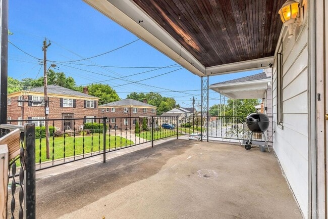 Photo - 224 Bank Ave House