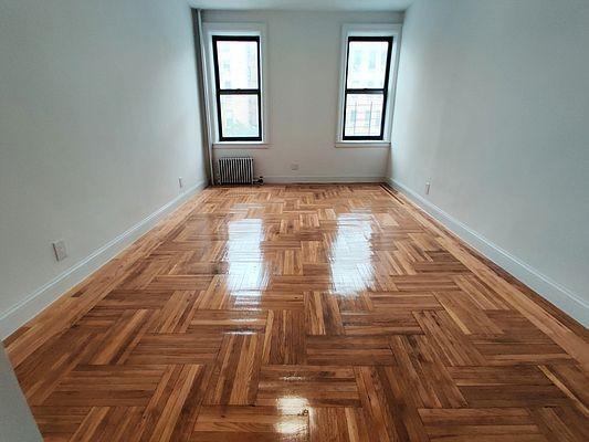 Foto del edificio - 3 bedroom in BRONX NY 10453