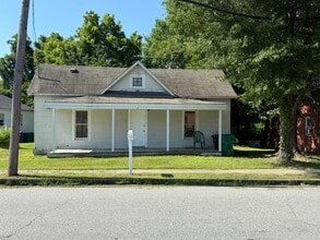 Building Photo - 303 Chestnut Dr