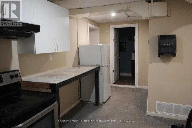 Building Photo - 413 Eldon Rd