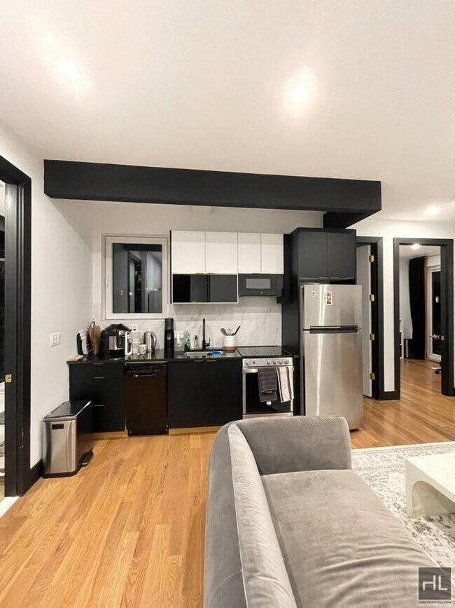 Building Photo - 290 Union Ave